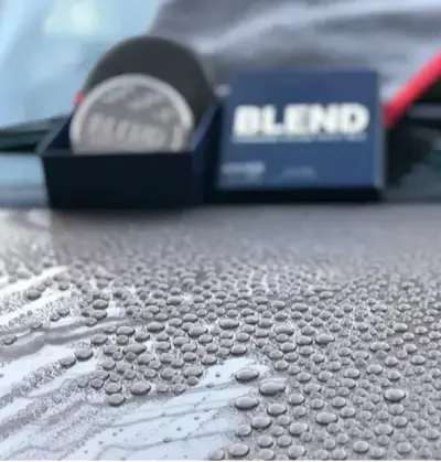 BLEND PASTE WAX en uso