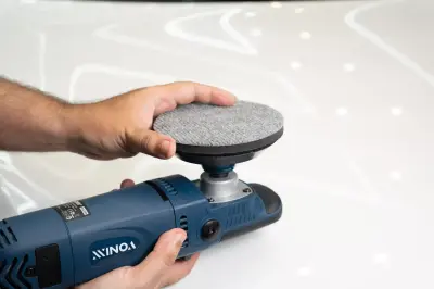 PAD PARA PULIR VIDRIOS TIPO ALFOMBRA en uso