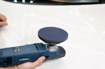 PAD PARA PULIR VIDRIOS TIPO LONA en uso