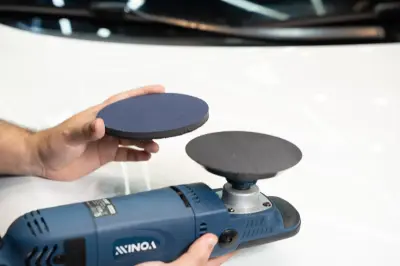 PAD PARA PULIR VIDRIOS TIPO LONA en uso