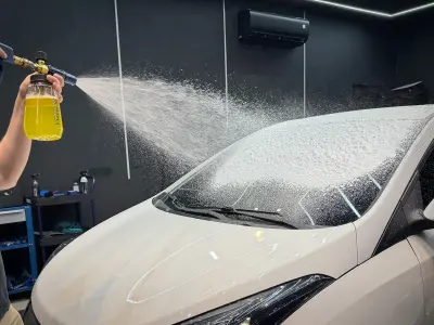 CAÑÓN DE ESPUMA SNOW FOAM FAST en uso